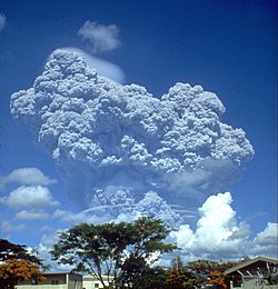https://upload.wikimedia.org/wikipedia/commons/thumb/3/3f/Pinatubo91eruption_clark_air_base.jpg/250px-Pinatubo91eruption_clark_air_base.jpg